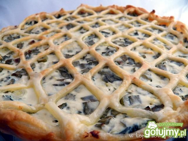 Wiosenna tarta ze szpinakiem i dymką Wiosenna tarta ze szpinakiem i dymką