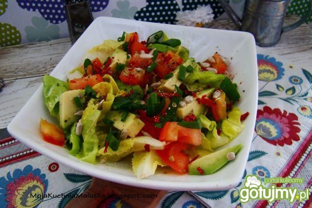 Wiosenna z pomidorem i słonecznikiem Wiosenna z pomidorem i słonecznikiem