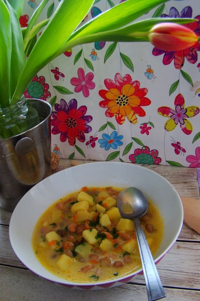 Wiosenna zupa z kolorowej fasoli  Wiosenna zupa z kolorowej fasoli