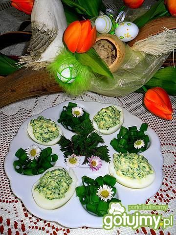 Wiosenne jaja z pokrzywowym farszem