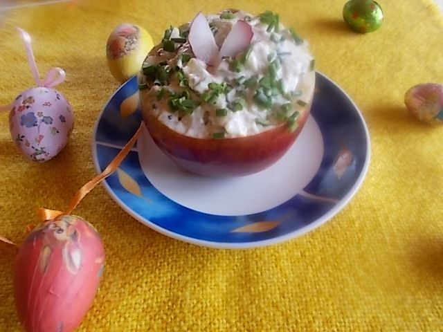 Wiosenne śledzie podawane w jabłkach