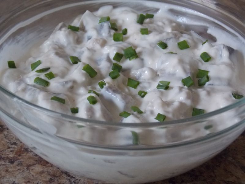 Wiosenne śledzie w śmietanie