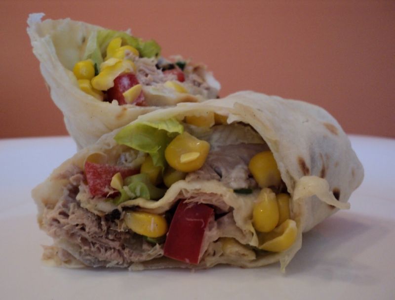 Wiosenne tortille z tuńczykiem 