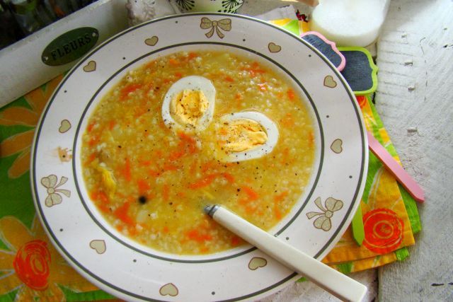 Wiosenny krupniczek z jajkiem Wiosenny krupniczek z jajkiem