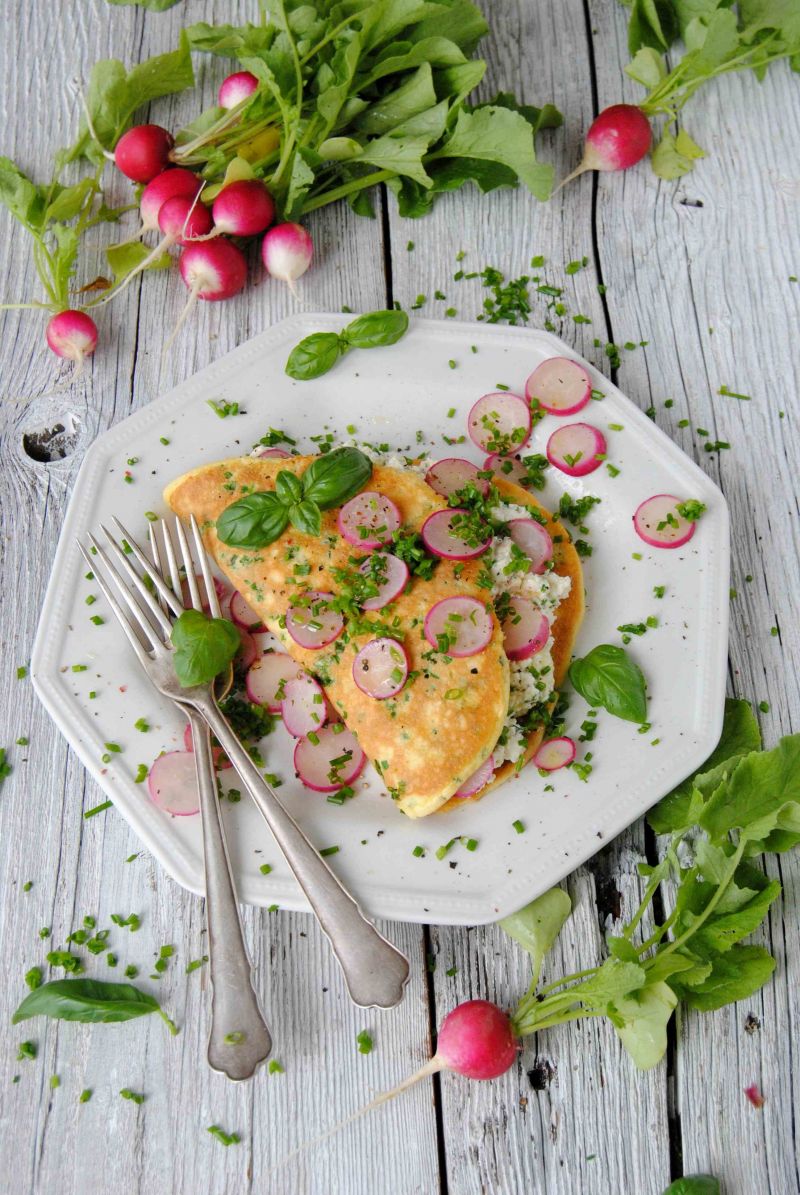 Wiosenny omlet z rzodkiewką Wiosenny omlet z rzodkiewką