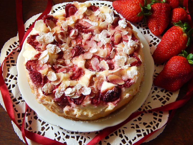 Wiosenny sernik z truskawkami Wiosenny sernik z truskawkami
