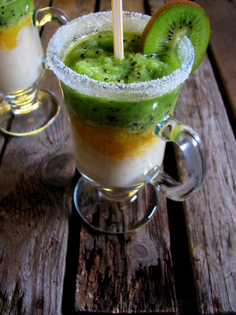 Wiosenny smoothies trójsmakowy Wiosenny smoothies trójsmakowy