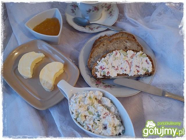 Wiosenny twarożek z warzywami Wiosenny twarożek z warzywami