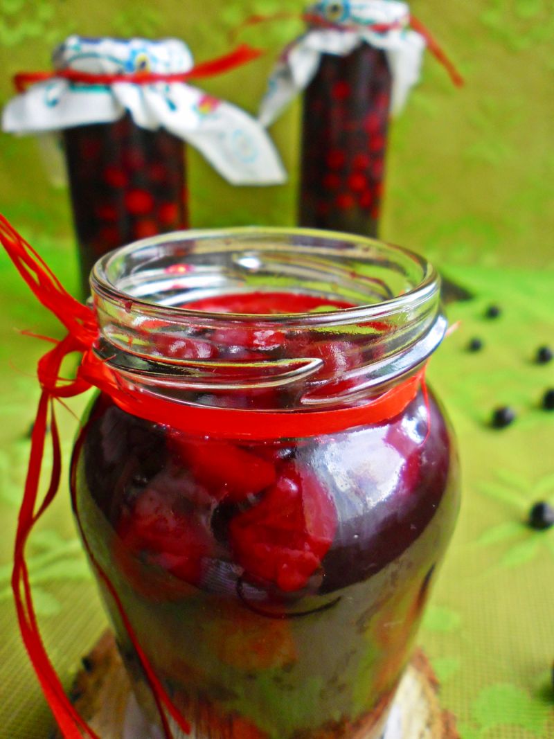 Wiśnie w soku z czarnych porzeczek Wiśnie w soku z czarnych porzeczek