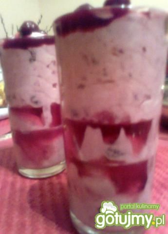 Wiśniowa fantazja w deserze Wiśniowa fantazja w deserze