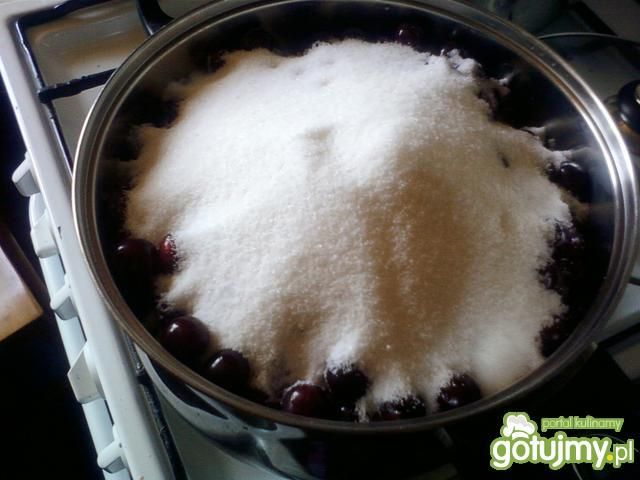 Wiśniowa konfitura z nutą goździkową