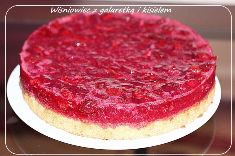 Wiśniowiec z galaretką i kisielem 