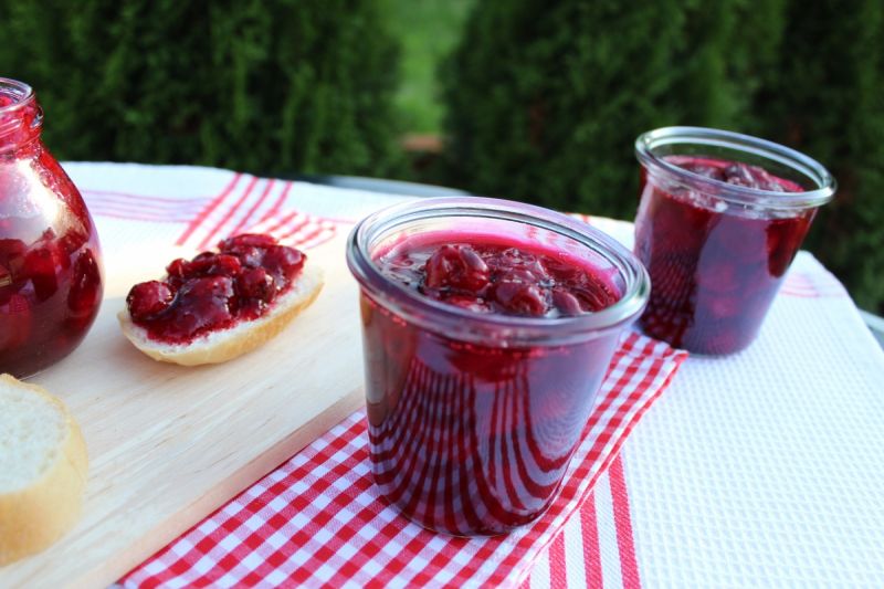 Wiśniowy dżem z całymi owocami Wiśniowy dżem z całymi owocami