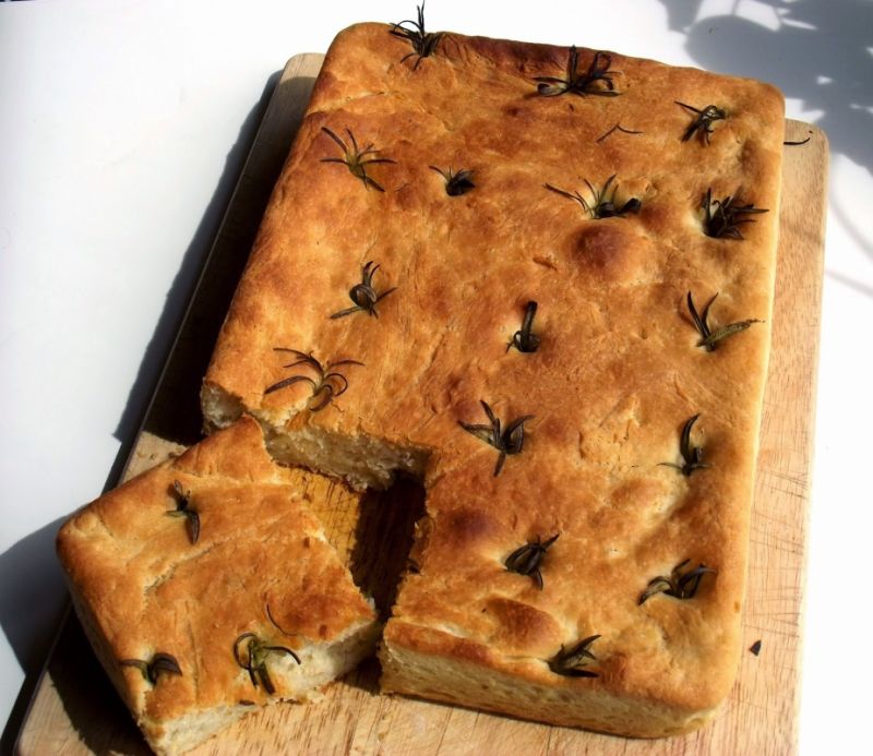 Włoska Focaccia z rozmarynem