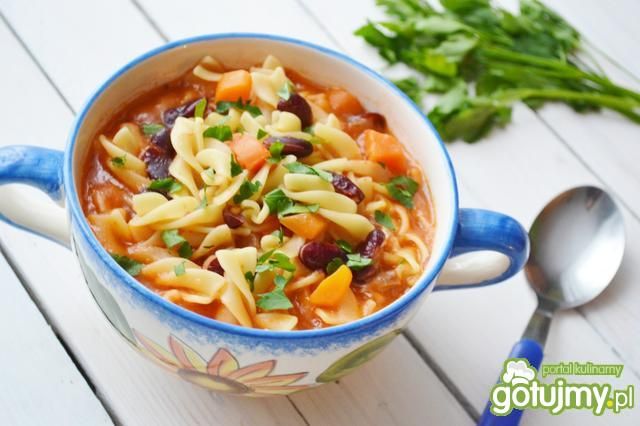 Włoska pomidorówka z fasolą