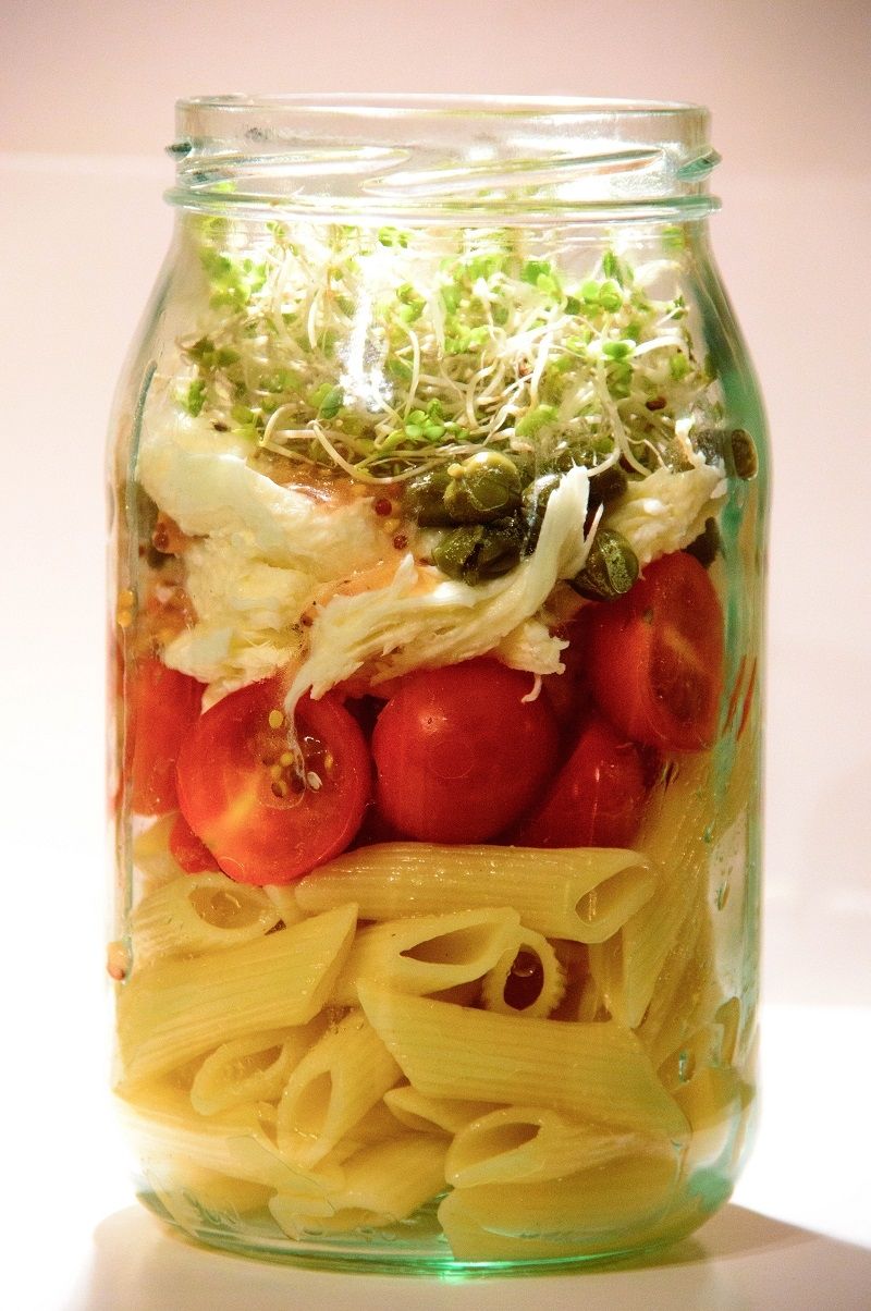 Włoska sałatka makaronowa ze słoika