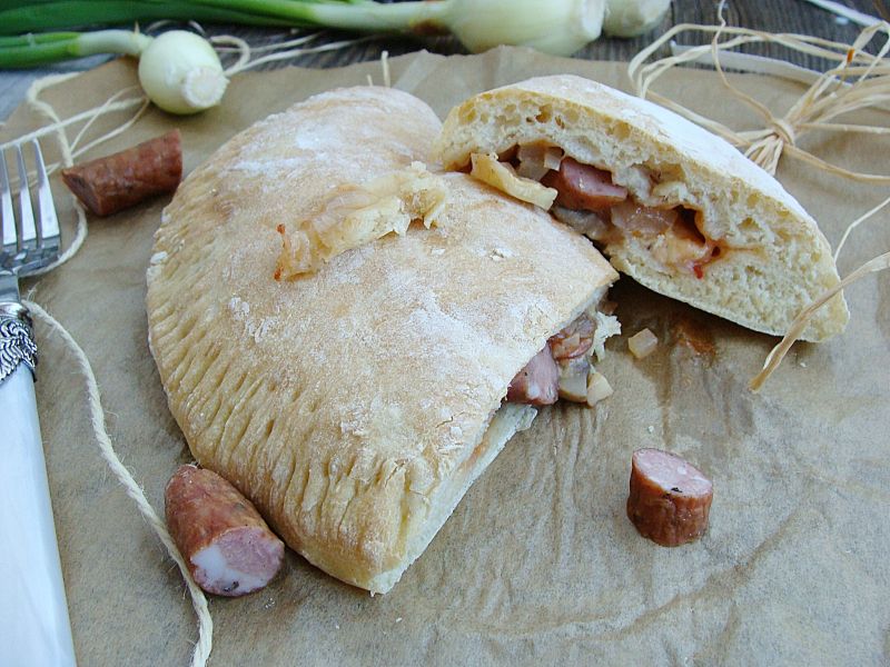 Włoski pieróg-alla pizza Włoski pieróg-alla pizza