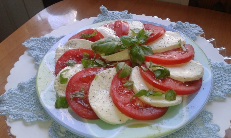 Włoskie Caprese - szybka  przekąska Włoskie Caprese - szybka  przekąska