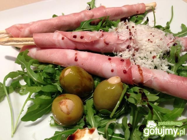 Włoskie grissini z martadelą 