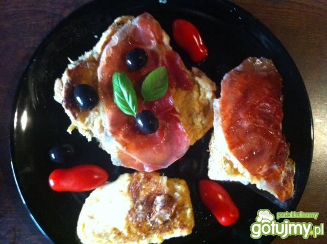 włoskie grzanki z mozzarellą i prosciutt włoskie grzanki z mozzarellą i prosciutt