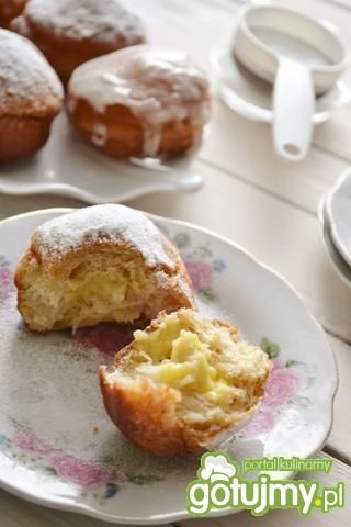 Włoskie pączki z kremem budyniowym  Włoskie pączki z kremem budyniowym