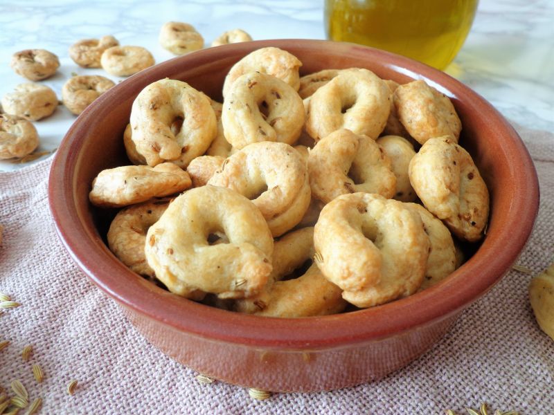 Włoskie taralli z nasionami kopru włoskiego