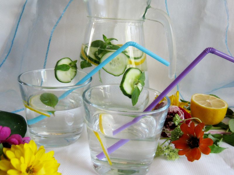Woda z ogórkiem i cytryną