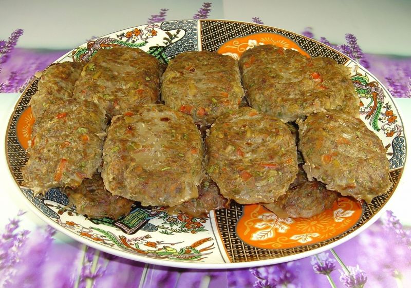 Wołowe kotlety mielone z ziemniakiem i marchewką