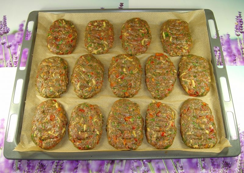 Wołowe kotlety mielone z ziemniakiem i marchewką