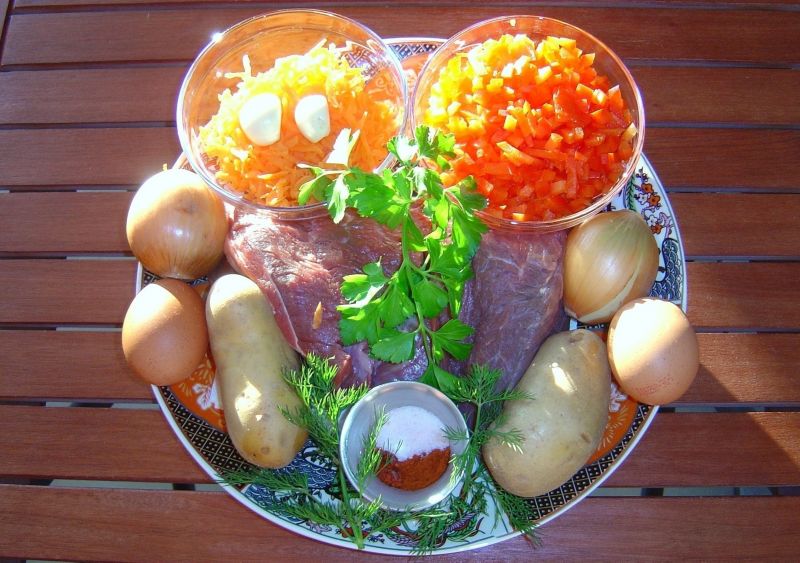 Wołowe kotlety mielone z ziemniakiem i marchewką