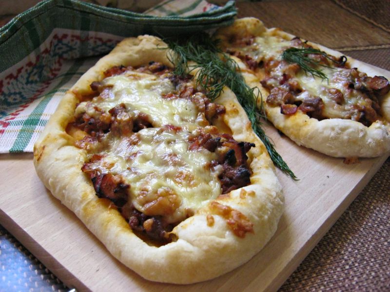 Wołowe mini pizze Wołowe mini pizze