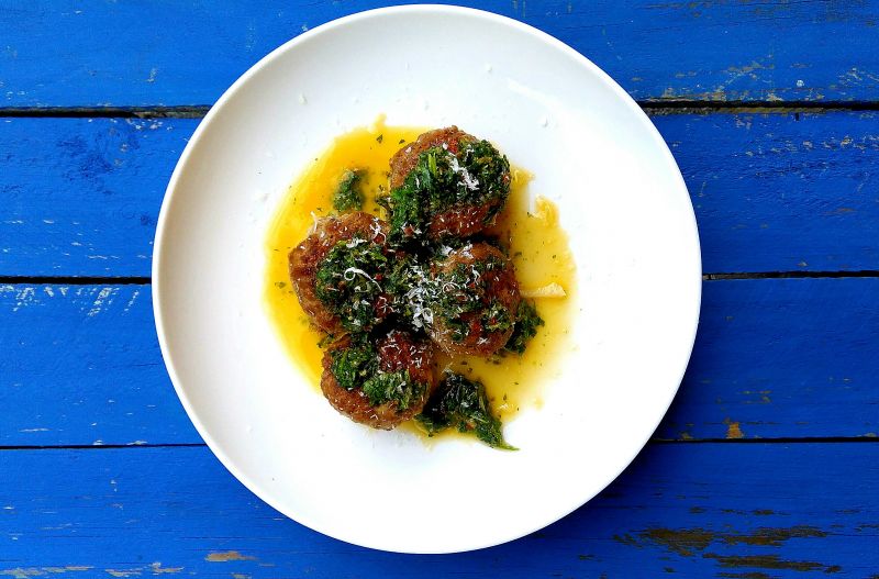 Wołowe pulpety z ricottą w ziołowym sosie