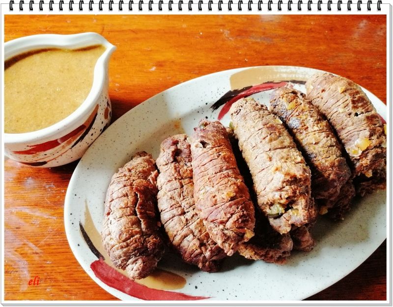 Wołowe rolady Eli z kiełbasą i ogórkiem małosolnym