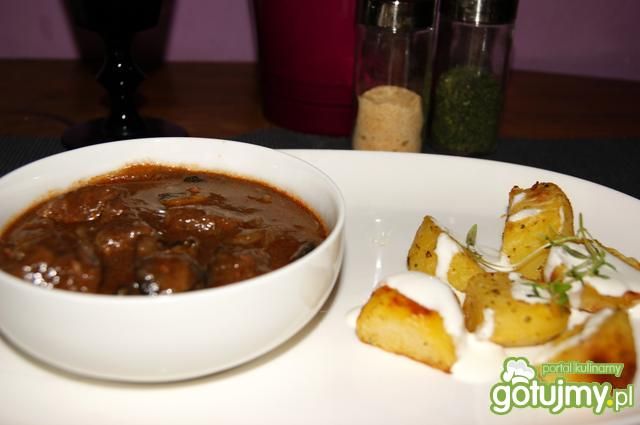 Wołowina po burgundzku z ziemniaczkami