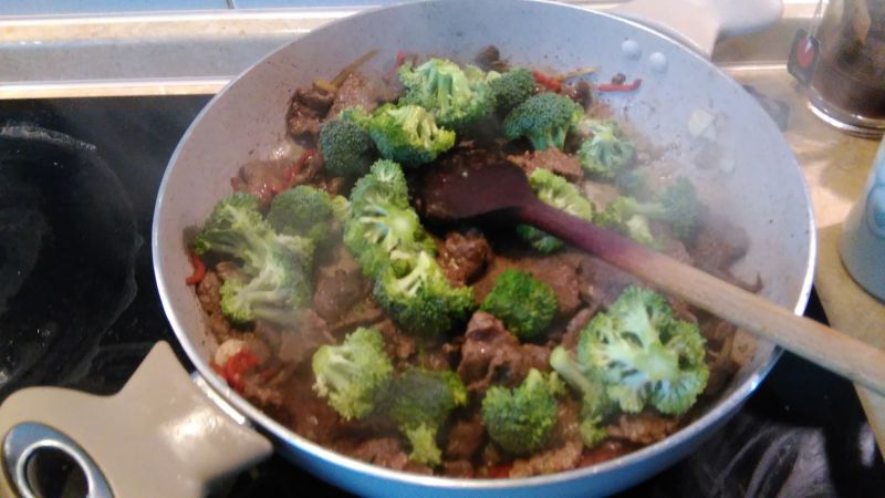 Wołowina stir fry z brokułami
