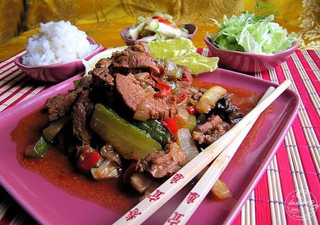 Wołowina w sosie sojowym z warzywami  Wołowina w sosie sojowym z warzywami