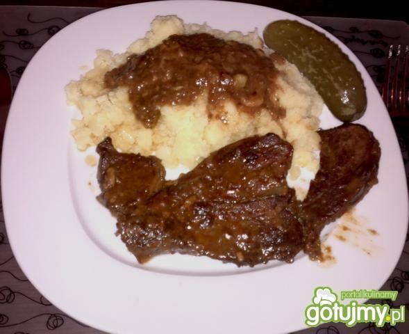 Wołowina w sosie własnym z rozmarynem  Wołowina w sosie własnym z rozmarynem