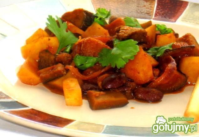 Wołowina z baklażanem i ziemniakami