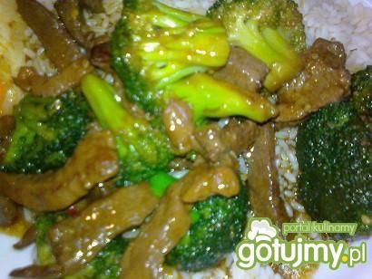 Wołowinka z różyczkami brokułów