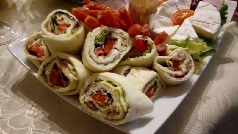 Wraps na jeden kęs z warzywami i szynką Wraps na jeden kęs z warzywami i szynką