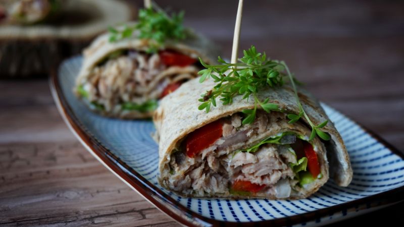 Wrapsy z tortilli z tuńczykiem