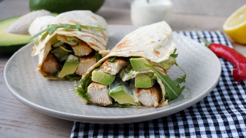 Wrapy z kurczakiem i awokado Wrapy z kurczakiem i awokado