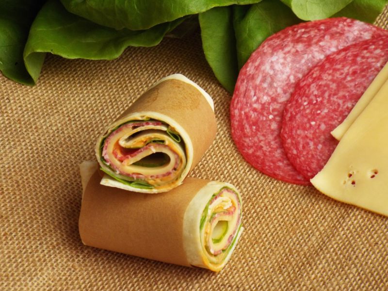 Wrapy z salami i serem Wrapy z salami i serem