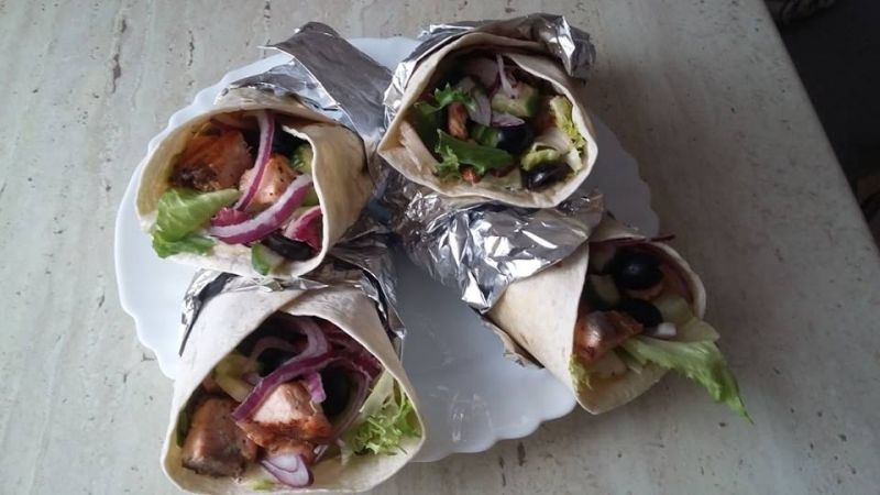 Wrapy z tortilli z łososiem Wrapy z tortilli z łososiem