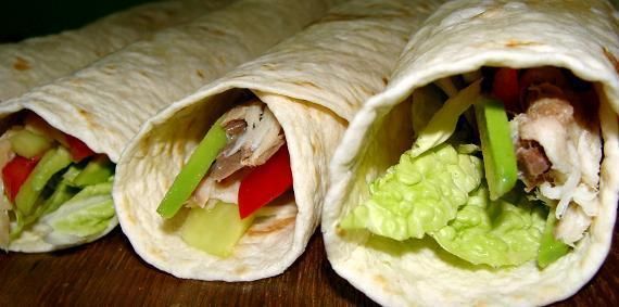 Wrapy z wędzoną rybą