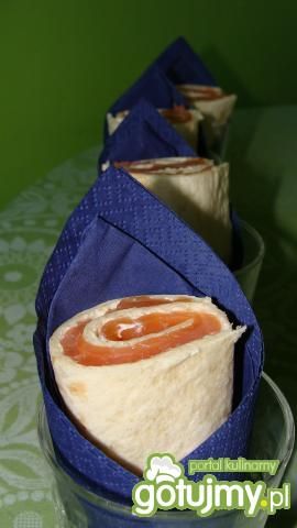 Wrapy z wędzonym łososiem Wrapy z wędzonym łososiem