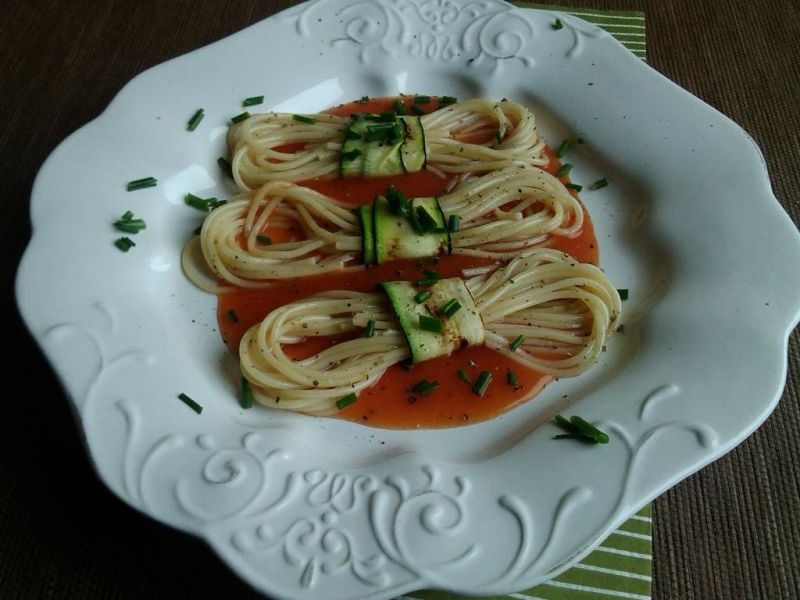 Wstążeczki makaronowe z cukinią   Wstążeczki makaronowe z cukinią