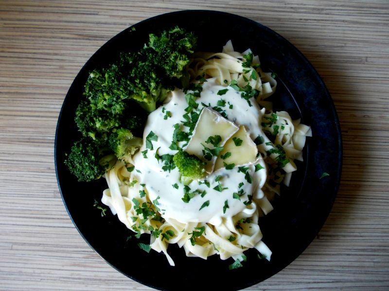 Wstążki w sosie serowym