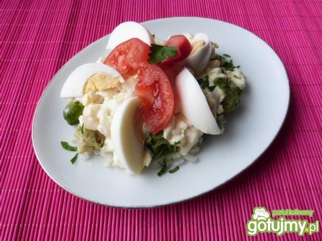 Wyborna sałatka z brukselki z jajkami