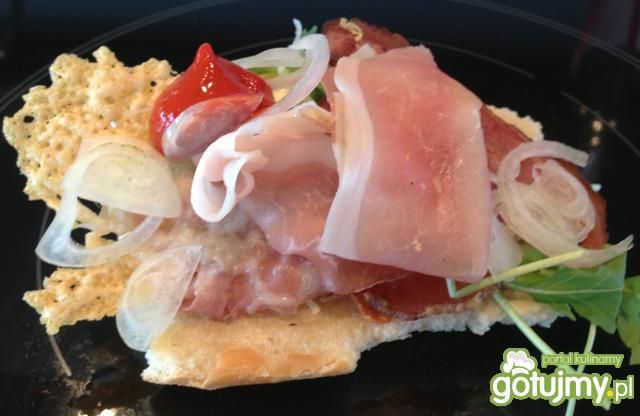 Wykwintne kanapeczki z parmeńską Wykwintne kanapeczki z parmeńską